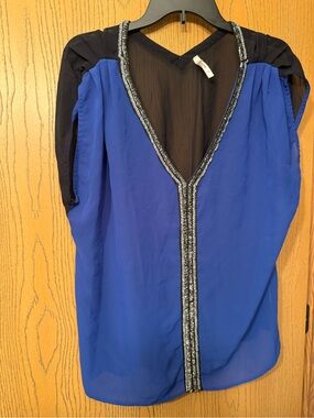 Truth NYC size 1X cobalt blue and black sequined blouse
